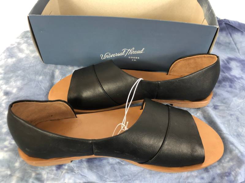 lot 1057 image: UNIVERSAL THREAD SANDLES (BLACK) (SIZE 10)