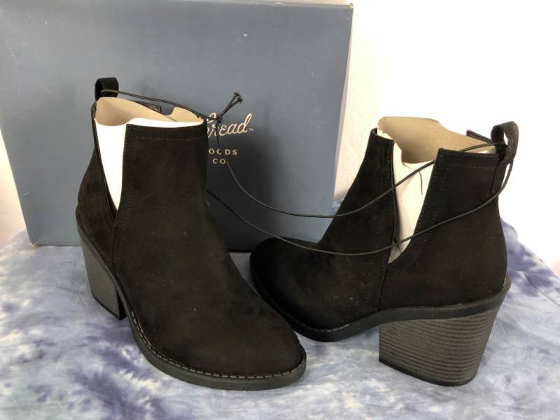 lot 1060 image: UNIVERSAL THREAD BOOTS (BLACK) (SIZE 5.5)