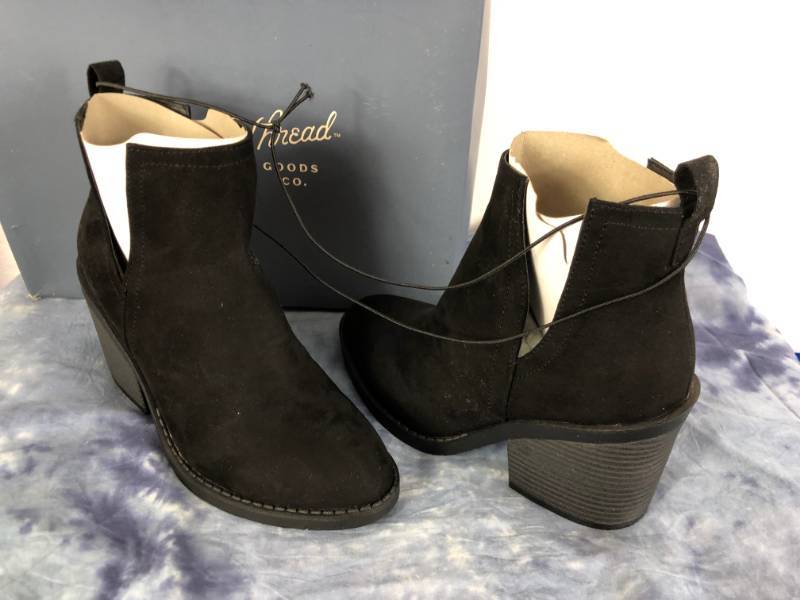 lot 1061 image: UNIVERSAL THREAD BOOTS (BLACK) (SIZE 5.5)
