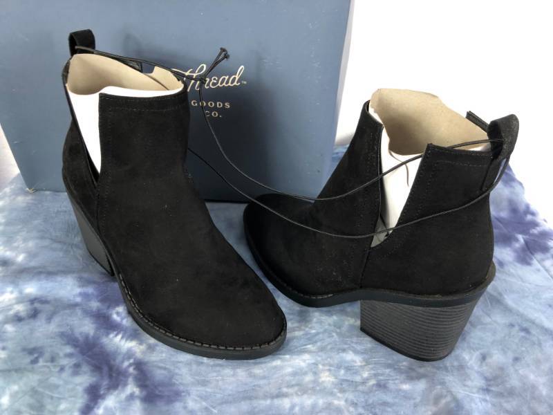 lot 1062 image: UNIVERSAL THREAD BOOTS (BLACK) (SIZE 5.5)