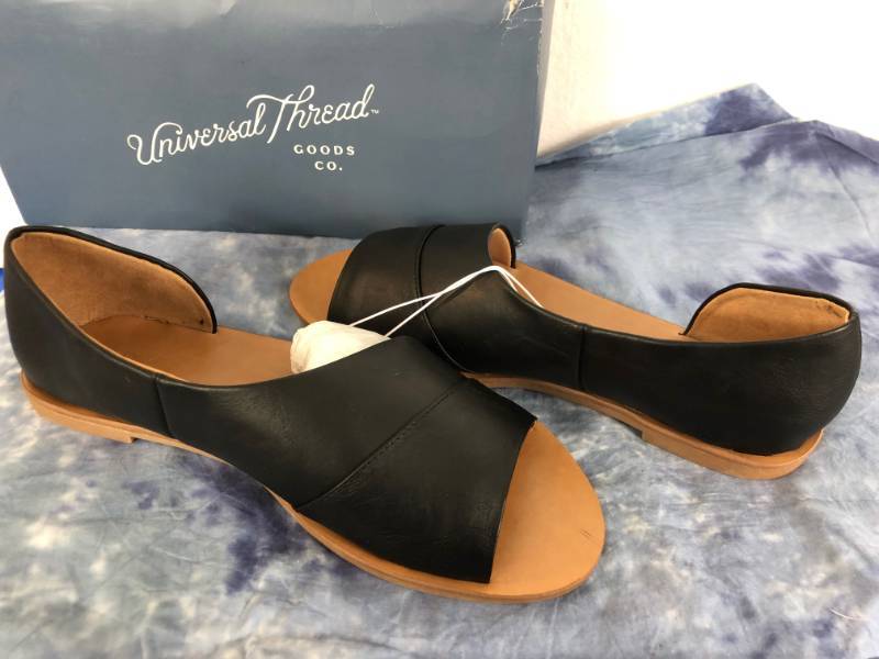 lot 1064 image: UNIVERSAL THREAD SANDLES (BLACK) (SIZE 10)