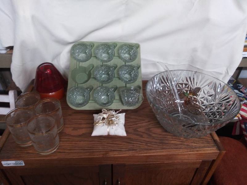 lot 2065 image: Anchor Hocking Punch Bowl Set and New Mexico Drinking Glasses