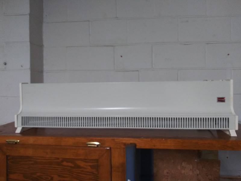 lot 2067 image: PATTON FL-40A ELECTRIC BASE BOARD HEATER