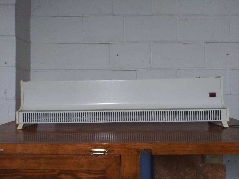 lot 2068 image: PATTON FL-40A ELECTRIC BASE BOARD HEATER