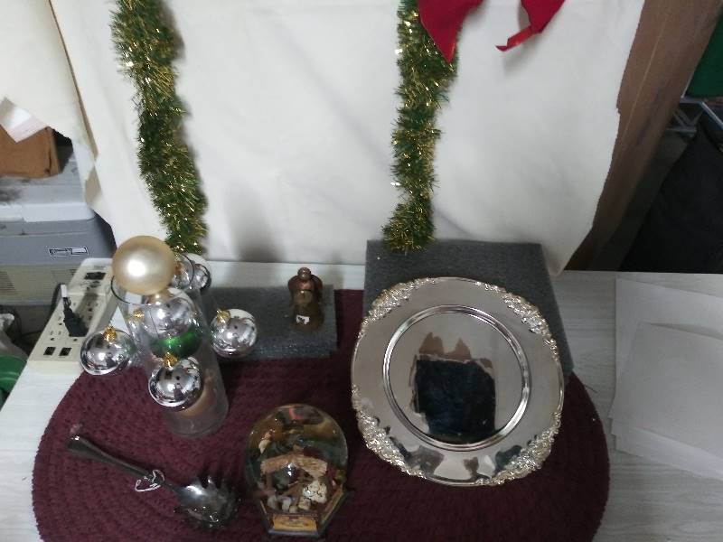 lot 2080 image: Kurt S. Adler Musical Nativity Snow Globe