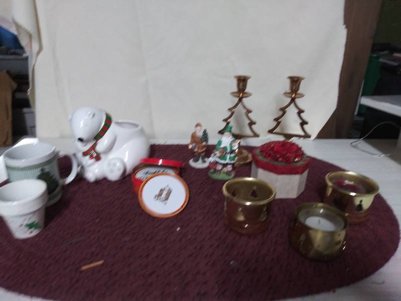 lot 2088 image: Christmas Around the World