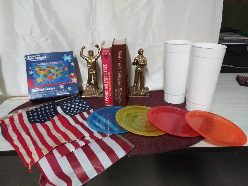 lot 2087 image: Book Ends and American Flags