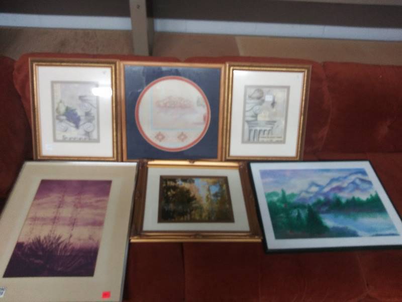 lot 2090 image: Variety of Pictures