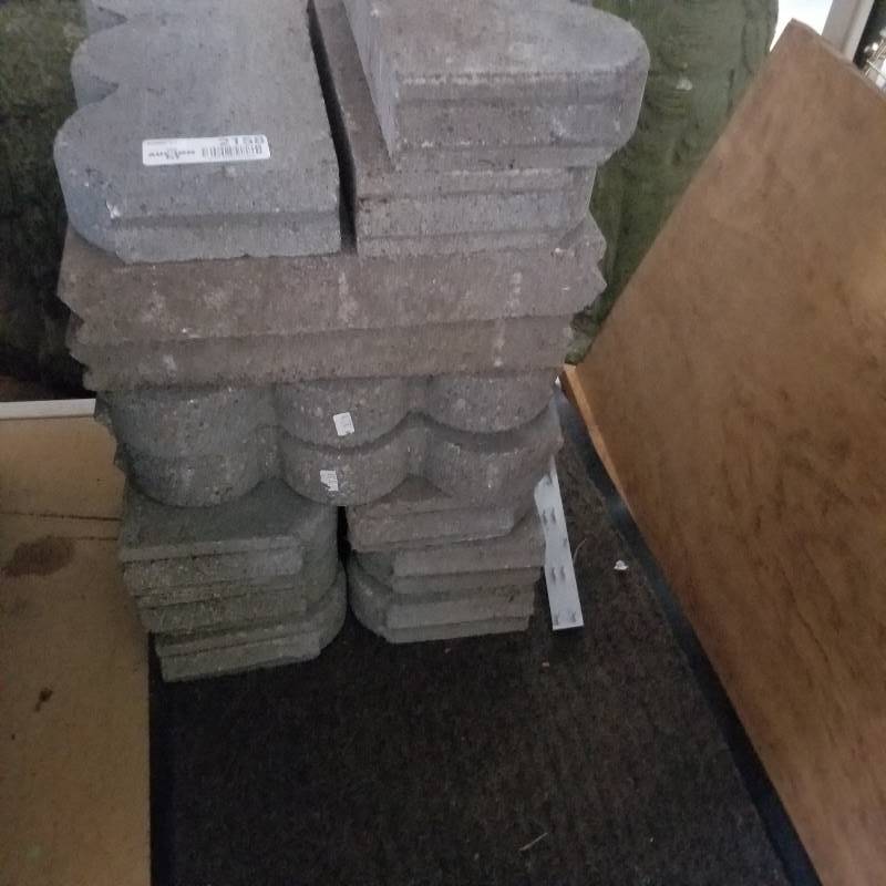 lot 2158 image: Scalloped Gray Straight Edging Stone