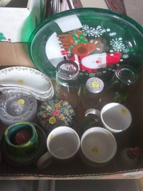 lot 2152 image: Random Kitchen Stuff