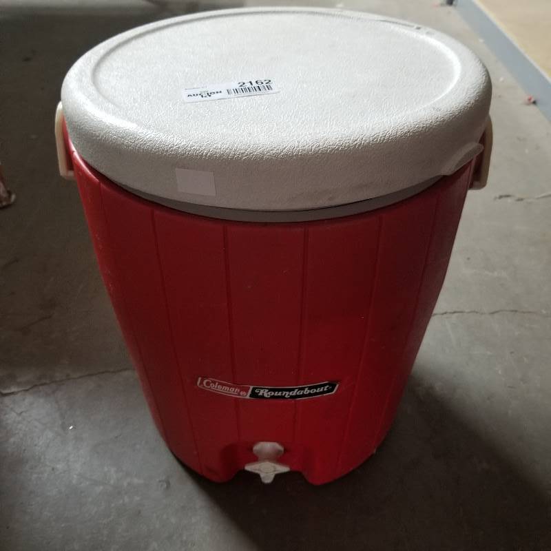 lot 2162 image: Large Coleman Roundabout Cooler, Tupperware containers and bowls