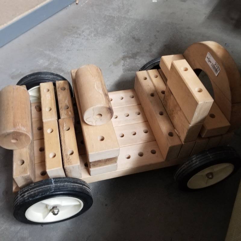 lot 2193 image: Better than Leggos