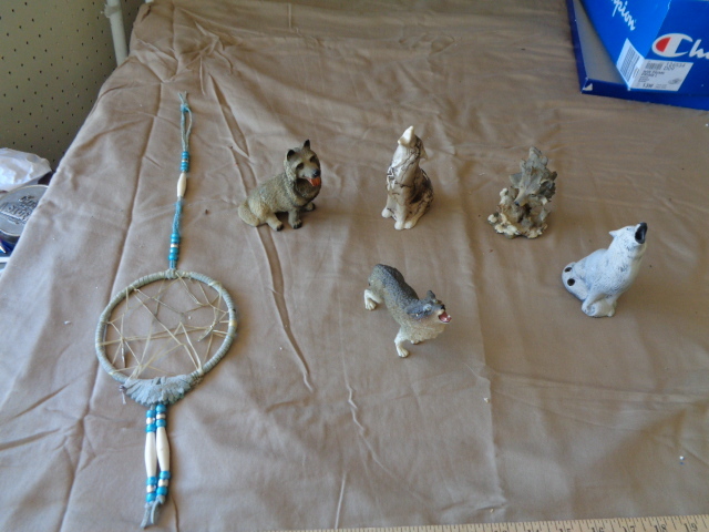 lot 7632 image: Wolf and Dream Catcher