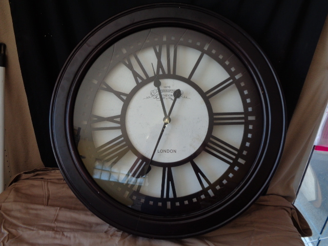 lot 7645 image: Kensington Station Clock