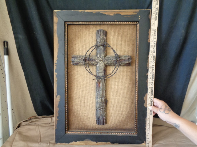 lot 7648 image: 27x19 Cross Picture
