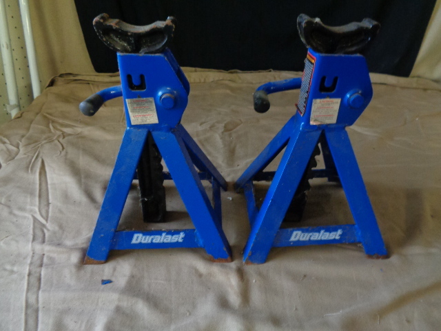 lot 7665 image: Set of Duralast Jack Stands