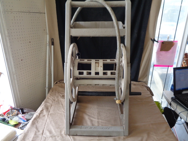lot 7667 image: Suncast Hose Reel