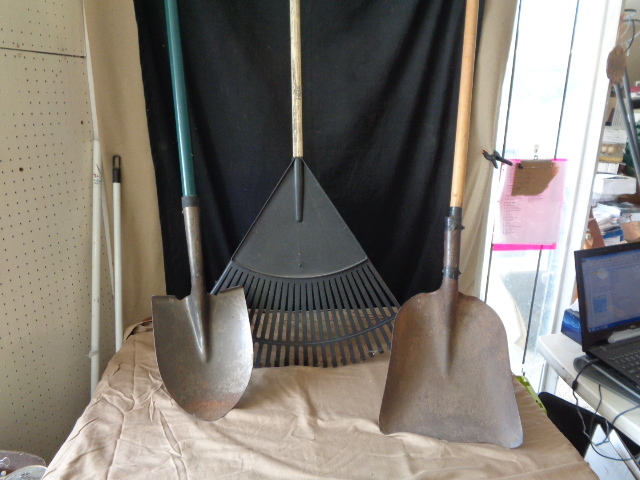 lot 7668 image: Rake and 2 Shovels