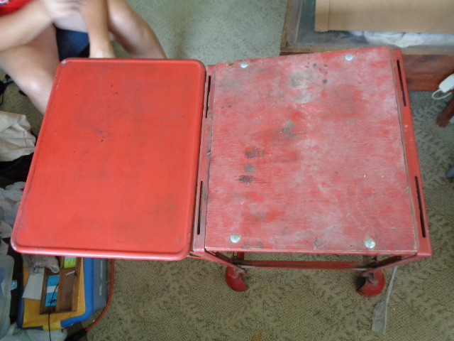 lot 7676 image: Metal Garage Table