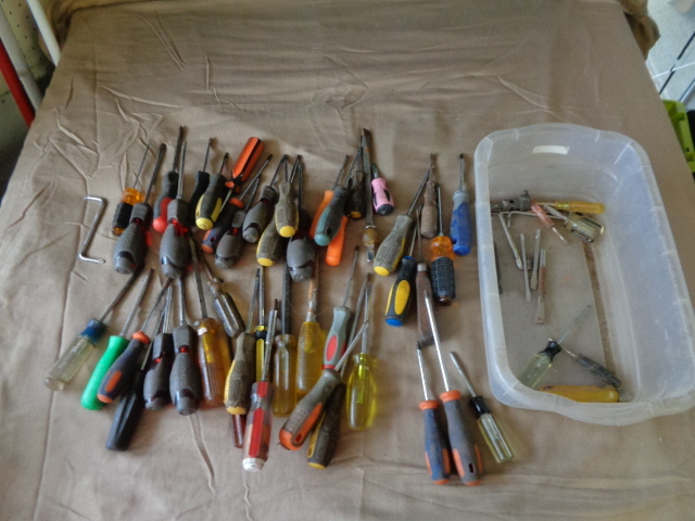 lot 7678 image: Screwdrivers