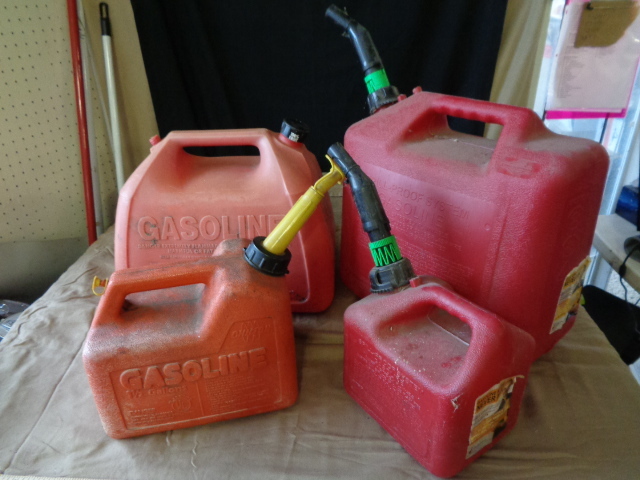 lot 7682 image: 4 Plastic Gas Cans