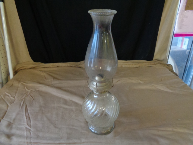 lot 7685 image: Oil Lamp