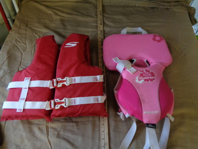 lot 7688 image: 2 Youth Lifevest