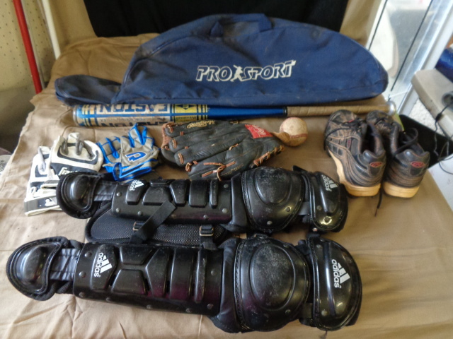 lot 7692 image: Baseball Gear in Ball Bag