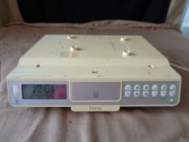 lot 7697 image: Ihome Under the Cabinet Radio