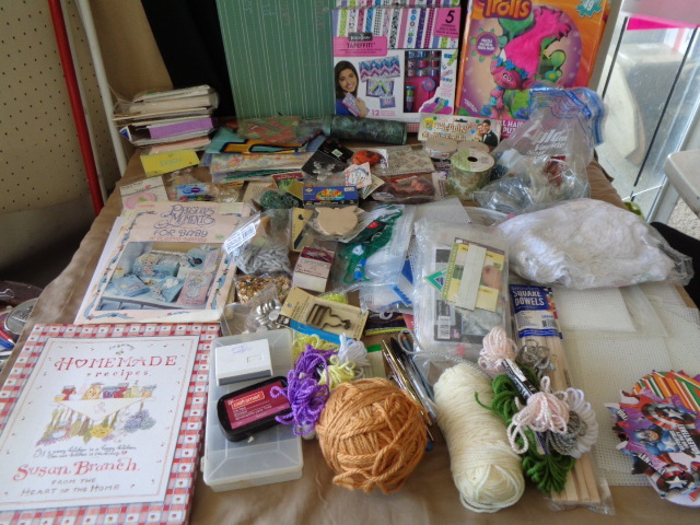 lot 7716 image: Craft lot