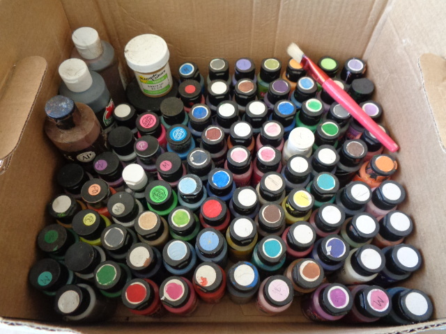 lot 7719 image: Acrylic paints
