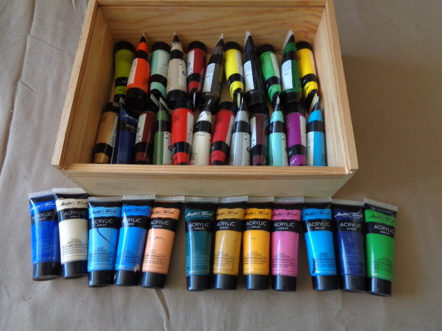 lot 7720 image: Acrylic paints