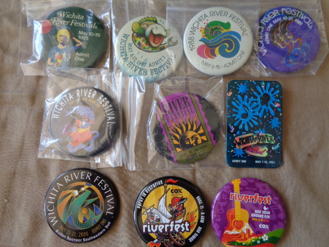 lot 7737 image: Riverfest Buttons