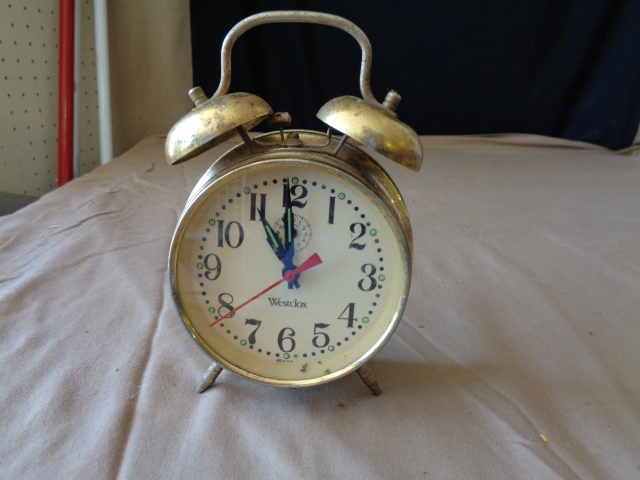 lot 7739 image: Westclox Clock