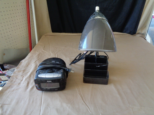 lot 7741 image: RCA Clock Radio and Desk Lamp