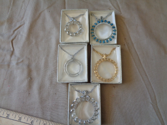 lot 7754 image: 5 Pendants
