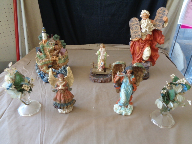lot 7757 image: Angel Figurines