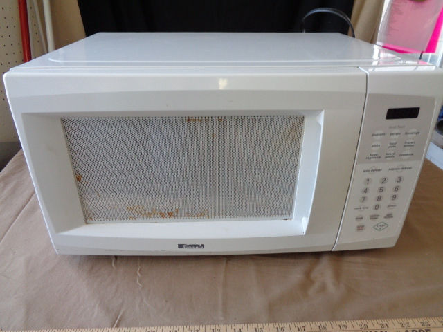 lot 7787 image: Kenmore Microwave