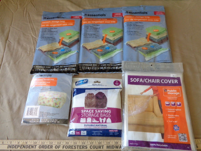 lot 7790 image: NEW  Space Saver Bags
