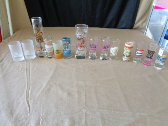 lot 7791 image: Flat of BIG shot glasses