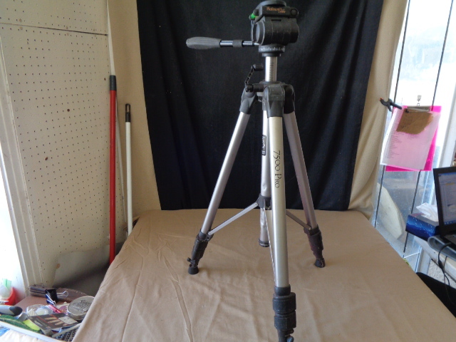 lot 7827 image: Platinum Plus 7500 Pro Tripod