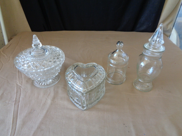 lot 7831 image: Glass Candy Dishes