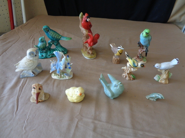 lot 7844 image: Bird Figurines
