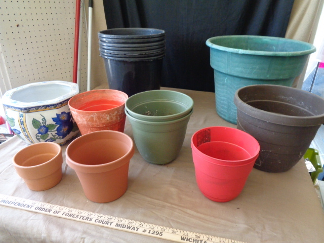 lot 7845 image: Flower Pots