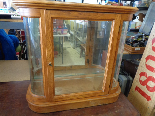lot 7852 image: 31 12x11x29 Curio Cabinet