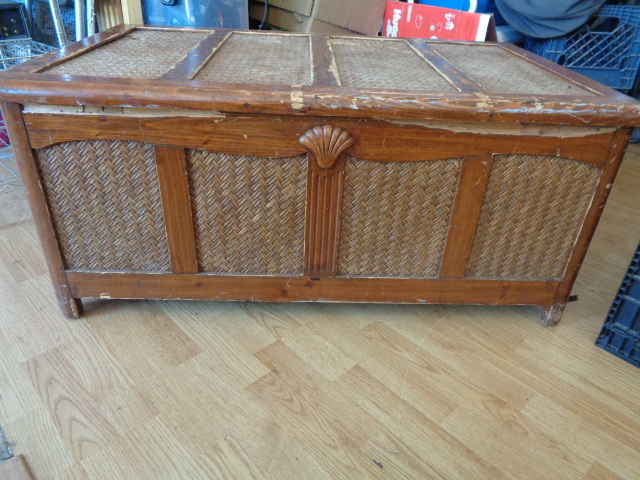 lot 7855 image: 42x26x19 Wood Trunk