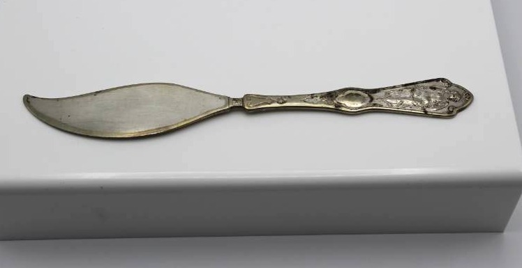 lot 1656 image: Reed & Barton Cheese Knife