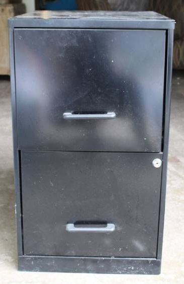 lot 1718 image: 2 Drawer Filing Cabinet with Lock