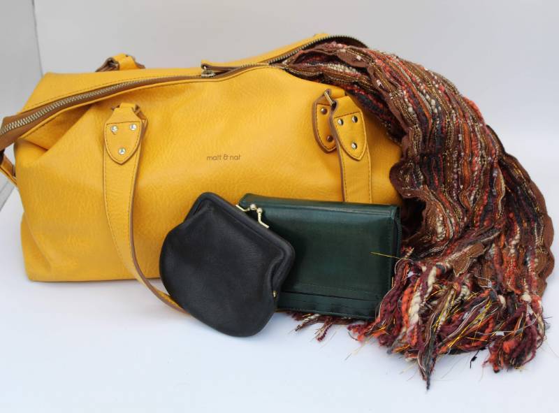 lot 1731 image: Leather Purse, wallet, pocket planner & Scarves