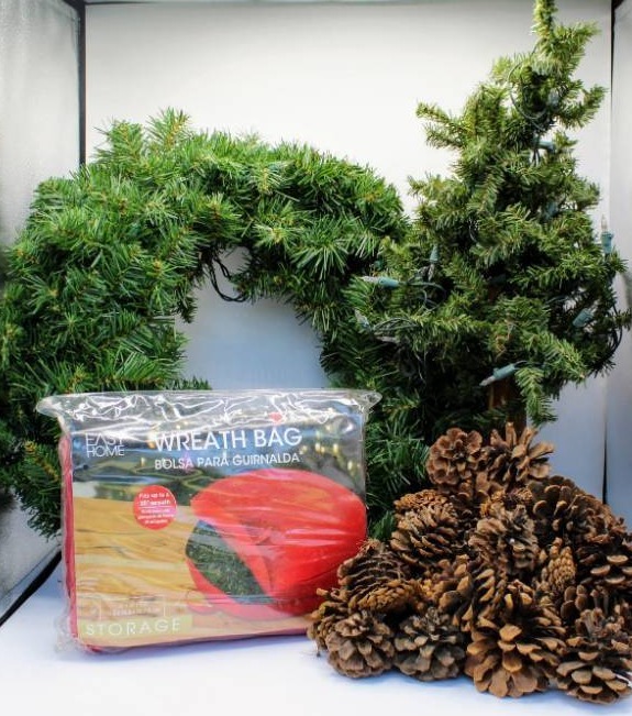 lot 1766 image: Wreath wstorage bag, Small Tree and Pinecones